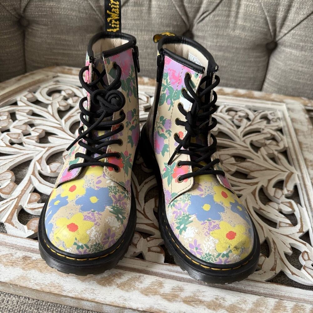 Dr. Martens Floral Combat Boots women’s 5 - Picture 2 of 10